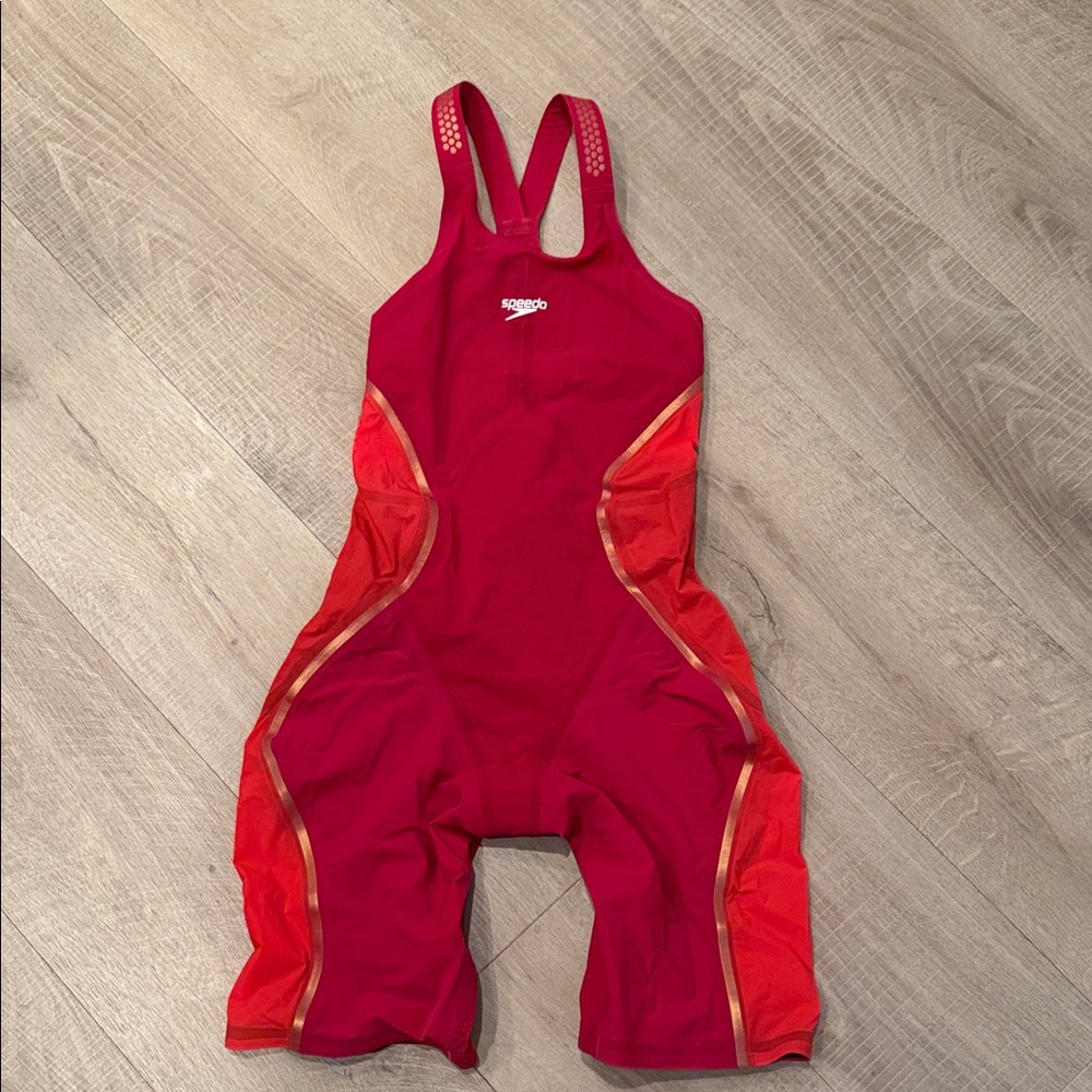 Speedo women’s Fastskin LZR Intent Open Back Kneeskin. Size 28